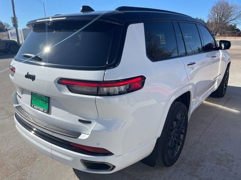 Used 2023 Jeep Grand Cherokee L Summit w/ Advanced Protech Group IV AWD/4WD image 4