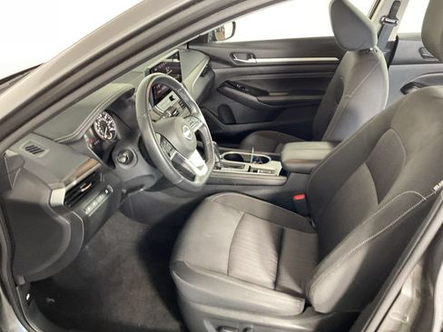 Used 2023 Nissan Altima 2.5 SV w/ SV Premium Package FWD image 18