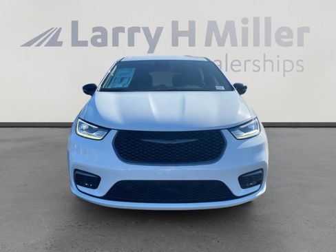 New 2026 Chrysler Pacifica Select image 8