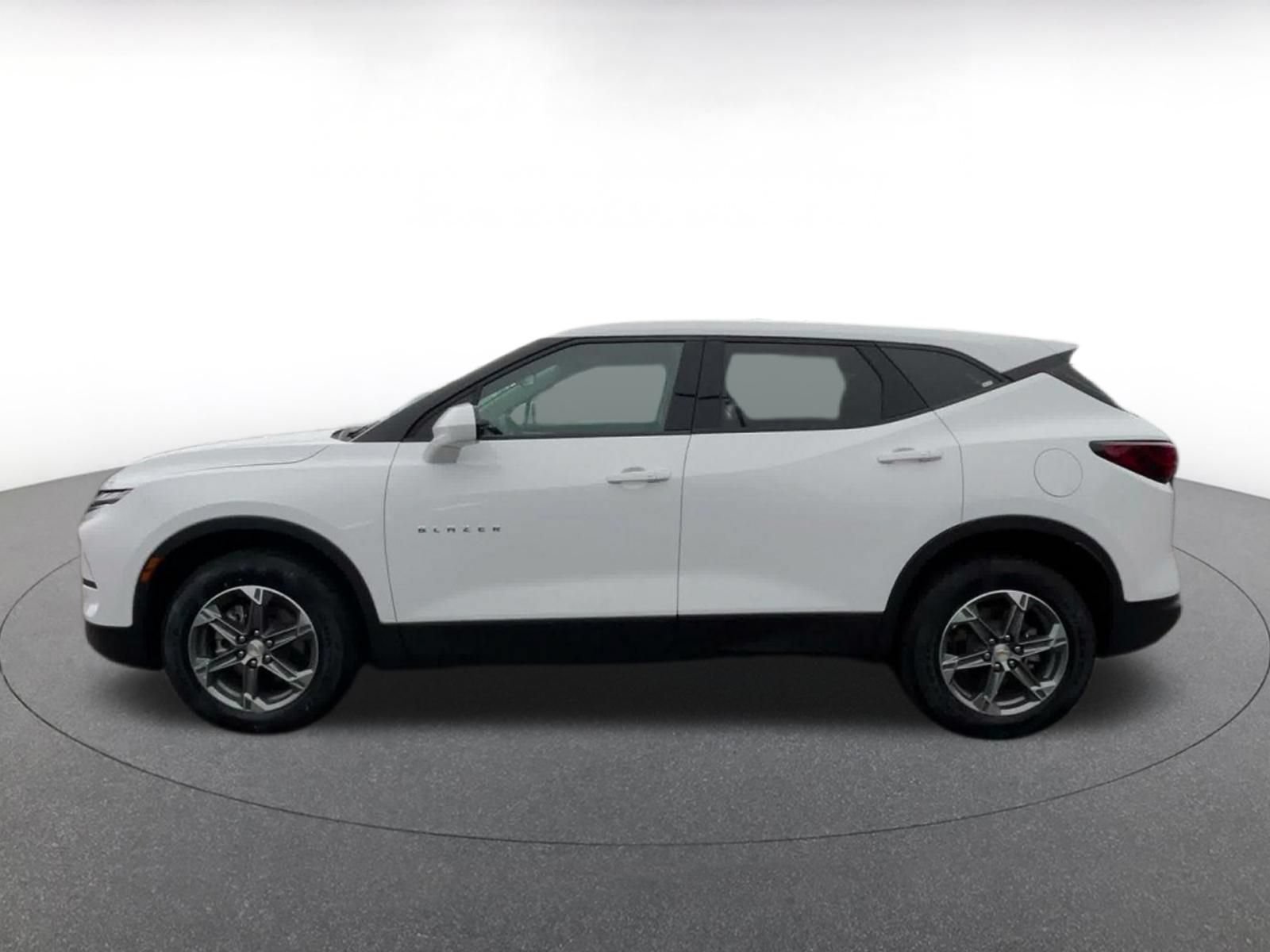Used 2025 Chevrolet Blazer LT FWD image 8