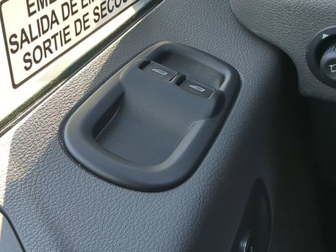 Certified 2025 Ford Transit 350 XLT image 21