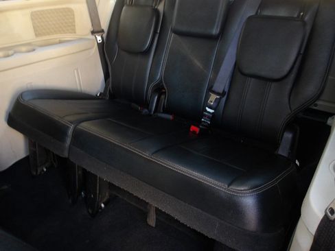 Used 2016 Chrysler Town & Country Touring-L w/ Driver Convenience Group FWD image 24