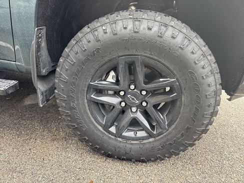 Used 2025 Chevrolet Silverado 1500 LT Trail Boss w/ Convenience Package II image 3