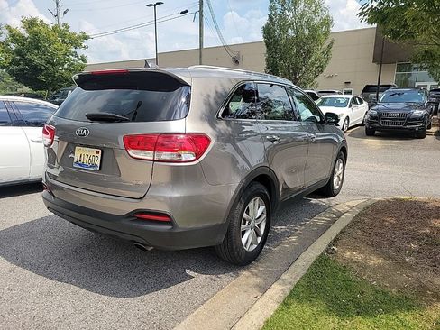 Used 2018 Kia Sorento AWD image 3