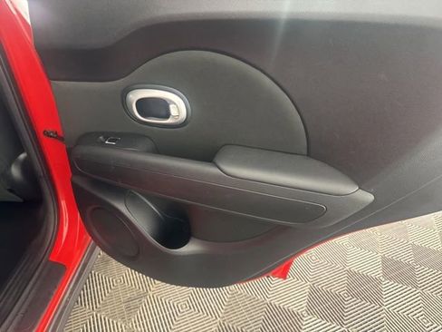 Used 2017 Kia Soul + image 24