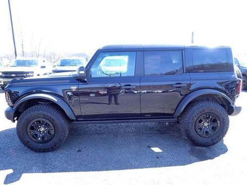 Used 2025 Ford Bronco Badlands image 2