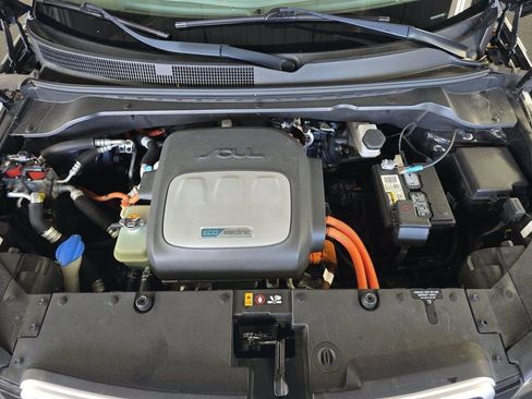 Used 2016 Kia Soul EV + w/ Sun & Fun Package image 7