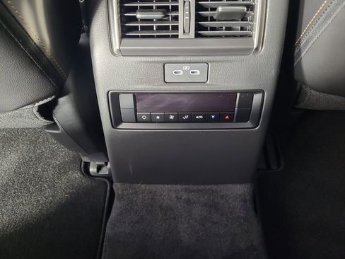 Used 2025 MAZDA CX-70 Plug-In Hybrid w/ Premium Pkg image 18