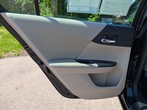 Used 2016 Honda Accord LX image 26