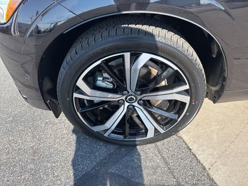 Certified 2024 Volvo XC60 T8 Ultimate w/ Protection Package Premier AWD/4WD image 13