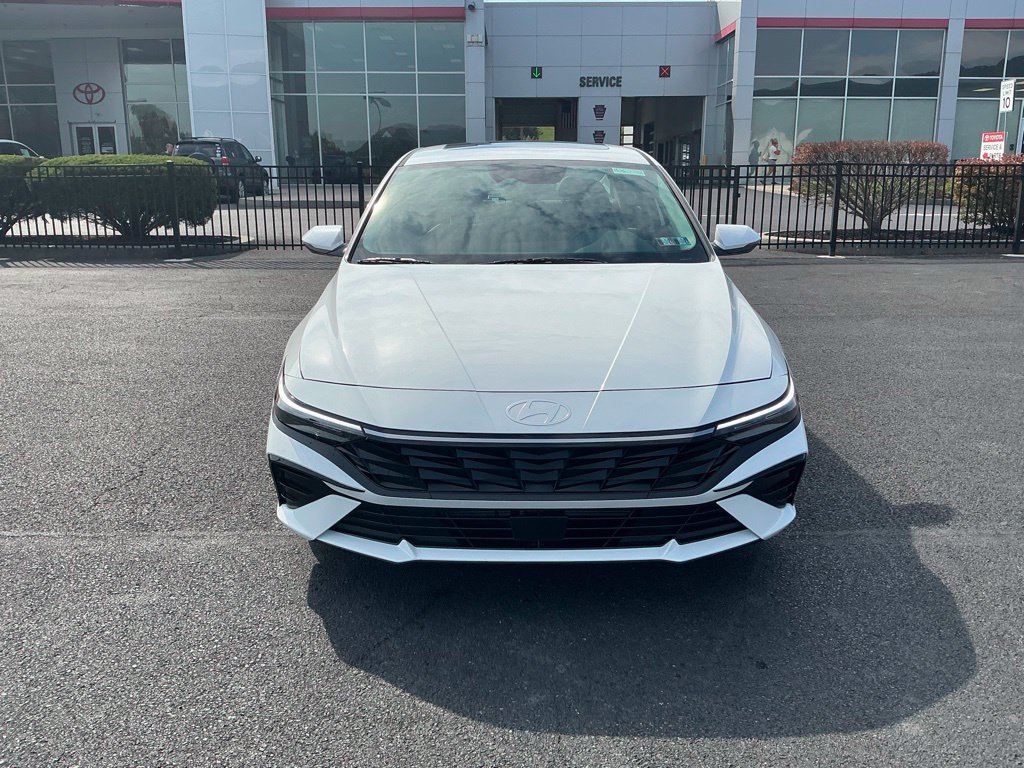 Certified 2026 Hyundai Elantra Limited FWD image 2