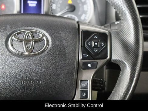 Used 2022 Toyota Tacoma SR5 w/ Technology Package image 10