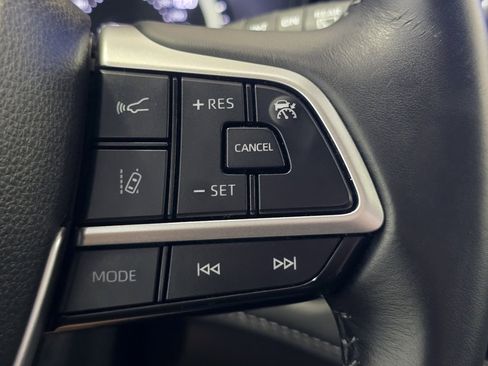 Certified 2025 Toyota Highlander LE FWD image 29