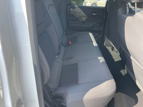Used 2025 Nissan Frontier SV RWD image 18
