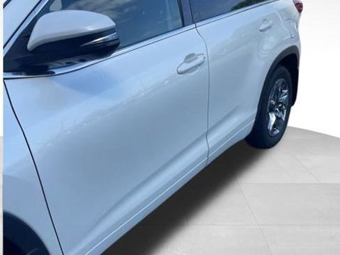 Used 2019 Toyota Highlander Limited Platinum image 2