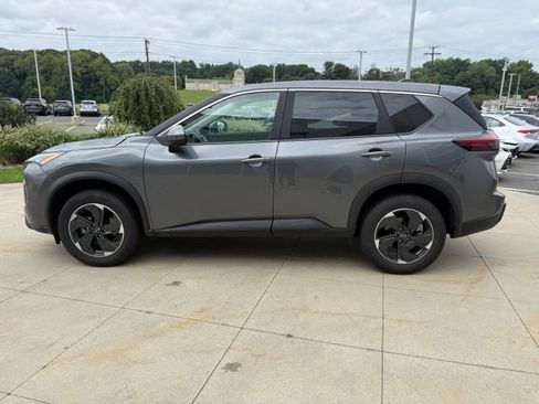 Used 2025 Nissan Rogue SV AWD/4WD image 4