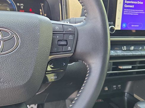 Used 2025 Toyota Camry SE image 22