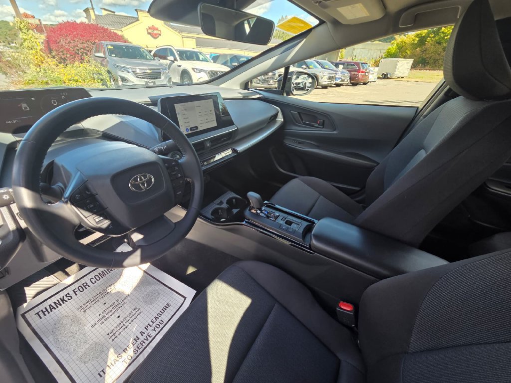 Used 2025 Toyota Prius LE FWD image 12