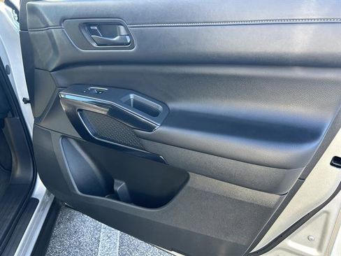 Used 2025 Nissan Pathfinder SV image 24