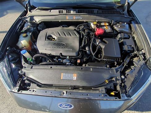 Used 2017 Ford Fusion SE w/ Equipment Group 201A image 29