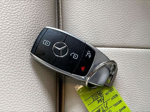 Used 2021 Mercedes-Benz GLB 250 4MATIC image 13