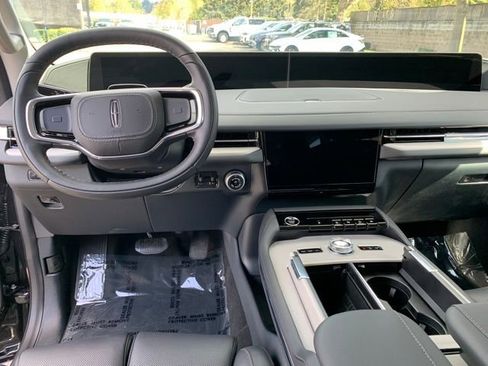 New 2026 Lincoln Navigator L Premier AWD/4WD image 19
