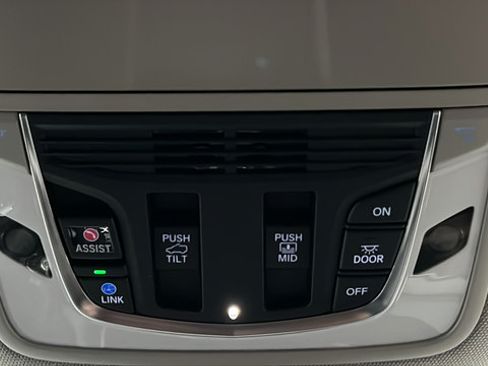 Used 2024 Acura MDX SH-AWD w/ Advance Package image 34