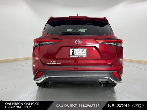 Used 2022 Toyota Highlander XSE FWD image 7
