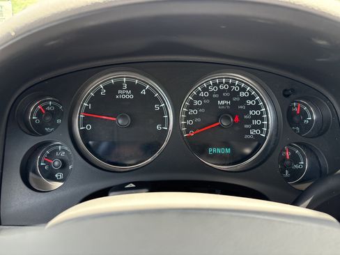 Used 2010 Chevrolet Avalanche LTZ RWD image 25