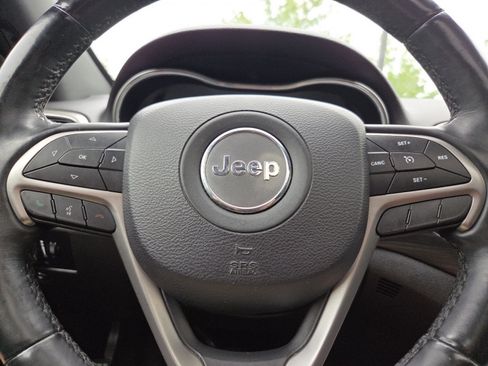 Used 2019 Jeep Grand Cherokee Altitude AWD/4WD image 30
