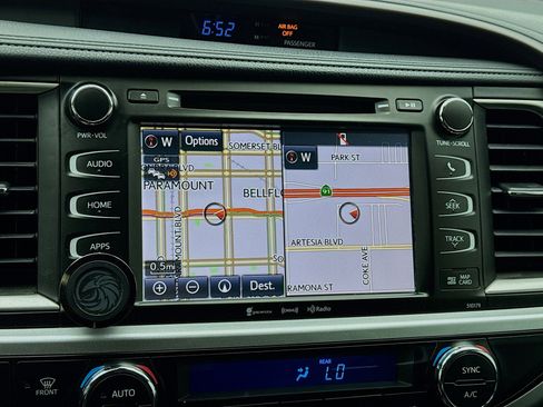 Used 2018 Toyota Highlander XLE FWD image 9
