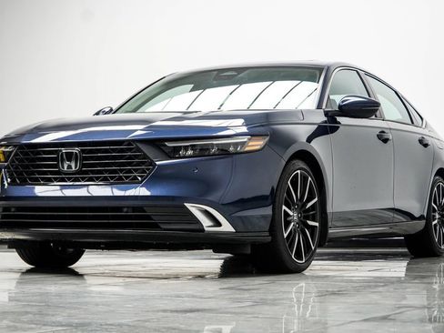 Used 2023 Honda Accord Touring image 9