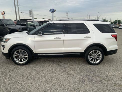 Used 2018 Ford Explorer XLT w/ Equipment Group 202A AWD/4WD image 5