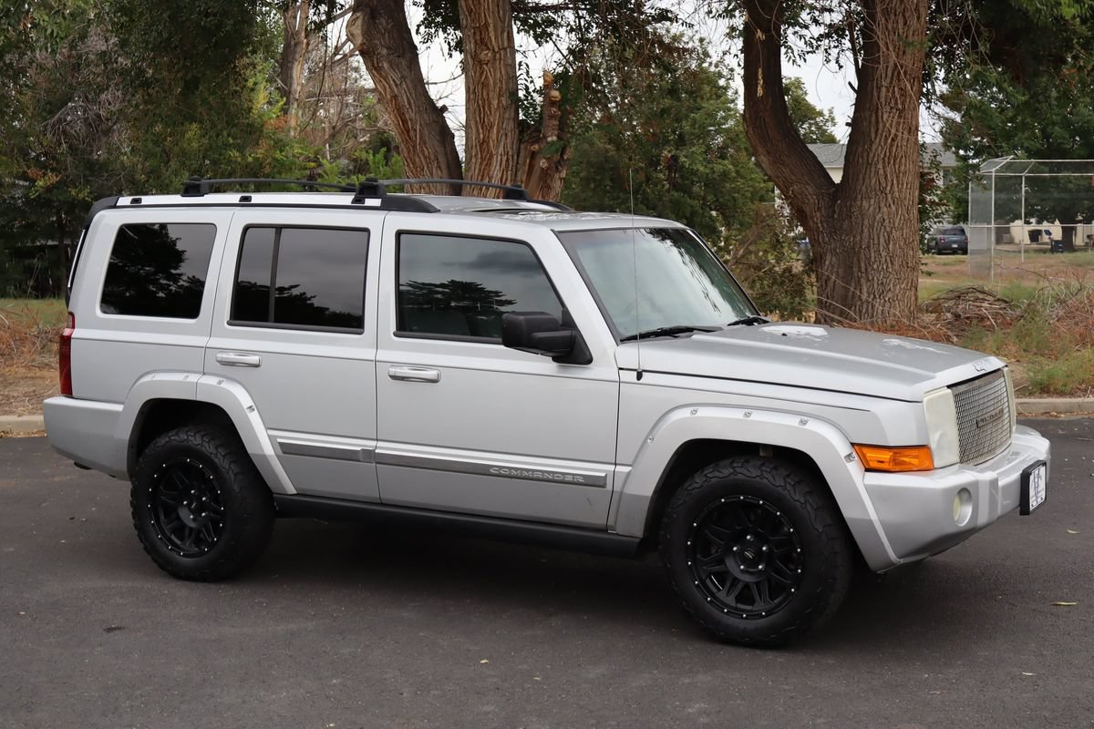 Used 2006 Jeep Commander Limited w/ Trailer Tow Group IV AWD/4WD image 2