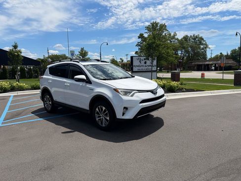Used 2016 Toyota RAV4 XLE AWD/4WD image 3
