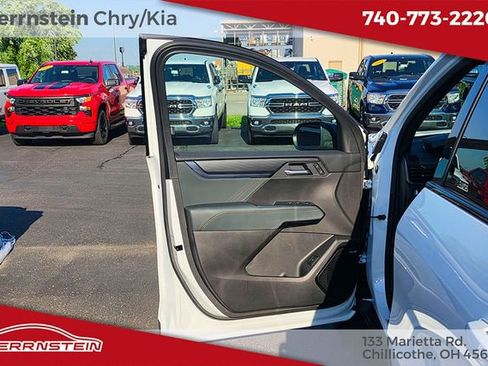Used 2026 GMC Acadia AT4 w/ LPO, Floor Liner Package AWD/4WD image 12
