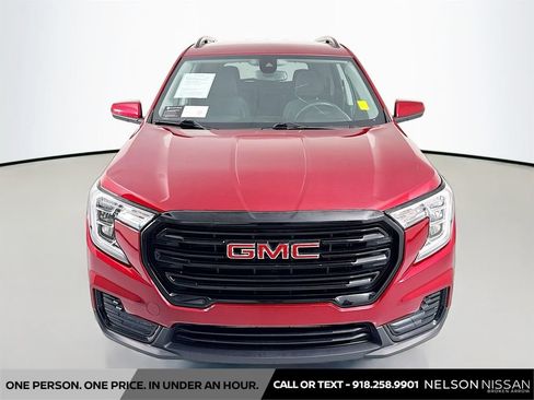 Used 2022 GMC Terrain SLE w/ Driver Convenience Package FWD image 2