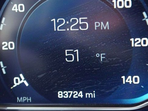 Used 2024 Chevrolet Suburban Premier image 4