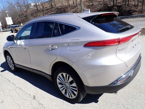 Certified 2023 Toyota Venza XLE image 5