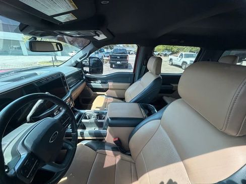 Used 2024 Ford F450 Lariat image 3