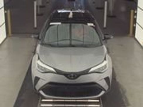 Used 2020 Toyota C-HR XLE image 3