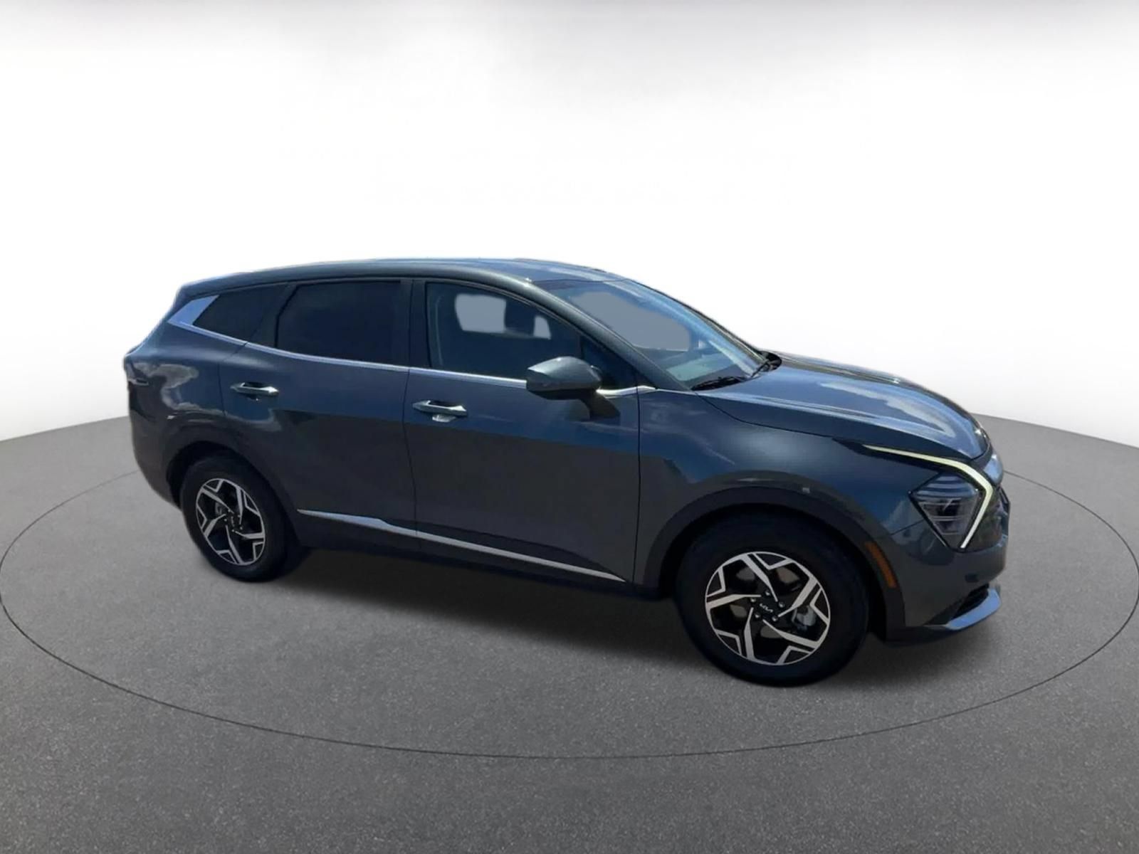 Used 2025 Kia Sportage LX FWD image 2