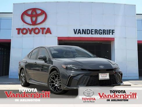 Used 2025 Toyota Camry XSE FWD image 1
