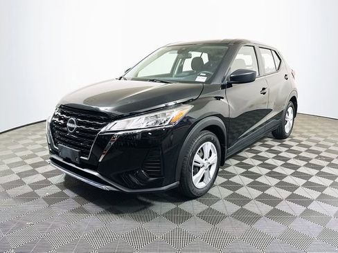 Used 2023 Nissan Kicks S image 4