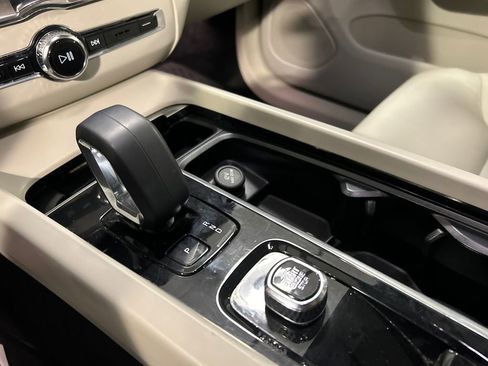 Certified 2023 Volvo XC60 T8 Plus AWD/4WD image 19