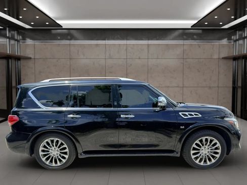 Used 2017 INFINITI QX80 4WD w/ Deluxe Technology Package image 2