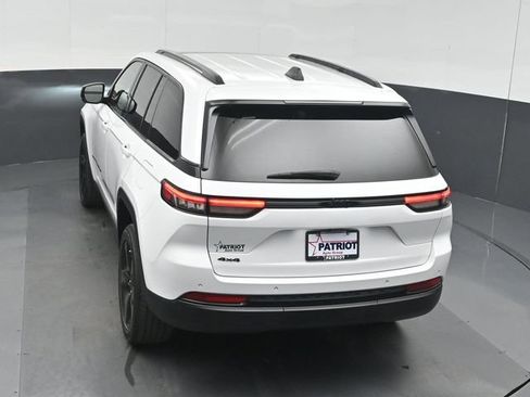 Used 2024 Jeep Grand Cherokee Altitude AWD/4WD image 40