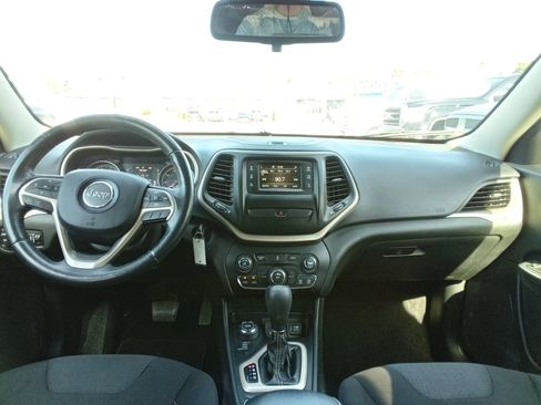 Used 2015 Jeep Cherokee Latitude AWD/4WD image 12