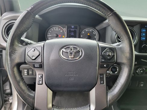 Used 2018 Toyota Tacoma TRD Sport RWD image 16