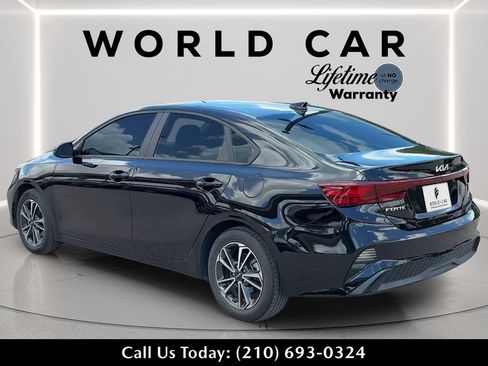 Used 2024 Kia Forte LXS w/ LXS Technology Package FWD image 5